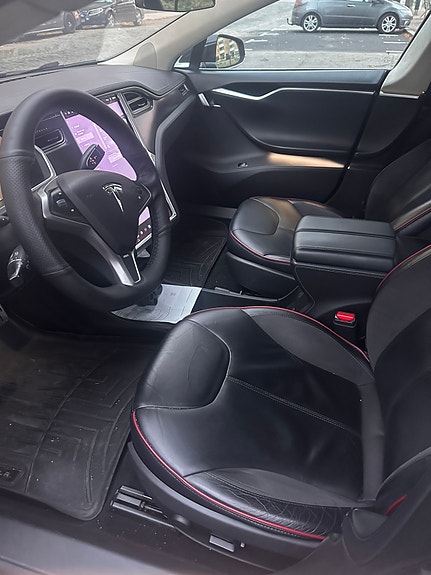 Tesla Model S 4 of 5