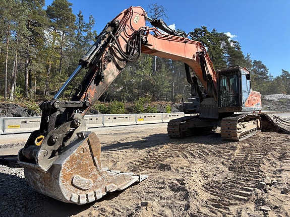 Doosan DX 300 LC-5 2 of 12