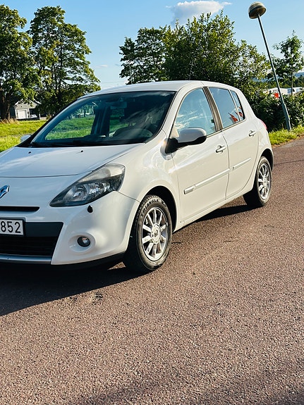 Renault Clio 2 of 8