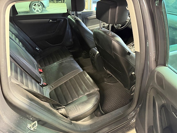 Volkswagen Passat 7 of 10