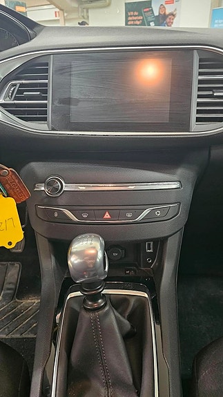 Peugeot 308 13 of 16