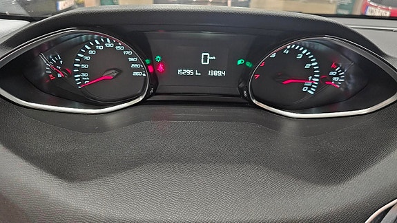 Peugeot 308 11 of 16