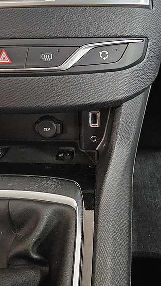 Peugeot 308 12 of 16