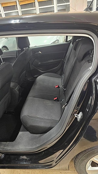 Peugeot 308 8 of 16
