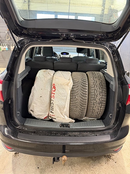 Ford C-Max 9 of 11