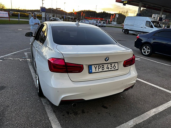 BMW 318d 4 of 24
