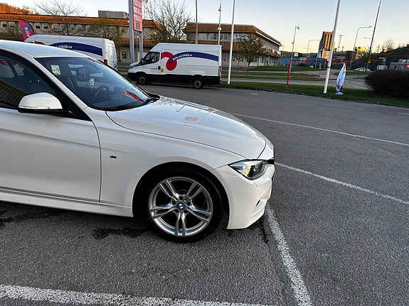 BMW 318d 2 of 24