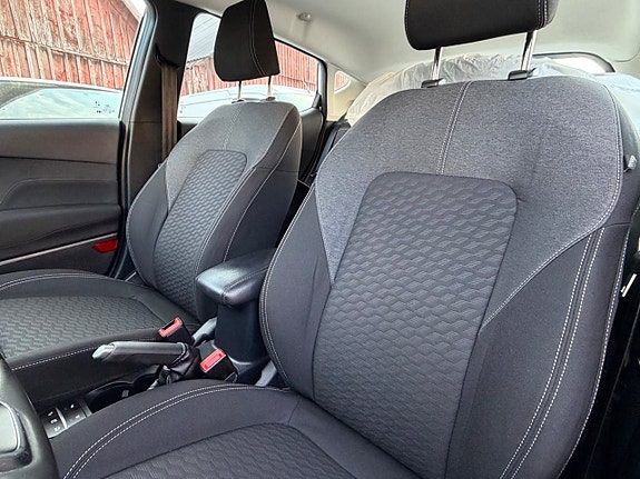 Ford Fiesta 8 of 16
