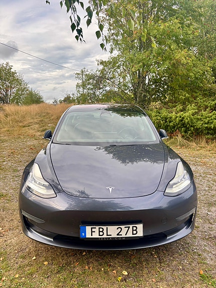 Tesla Model 3 2 of 21