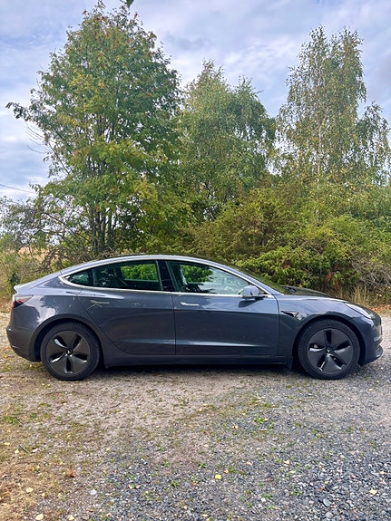 Tesla Model 3 4 of 21