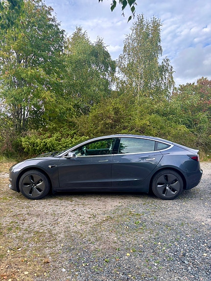 Tesla Model 3 7 of 21