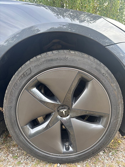Tesla Model 3 9 of 21