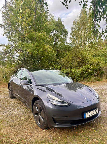 Tesla Model 3 3 of 21