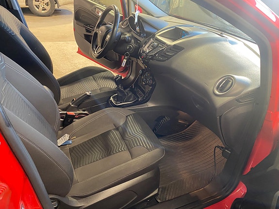 Ford Fiesta 8 of 13