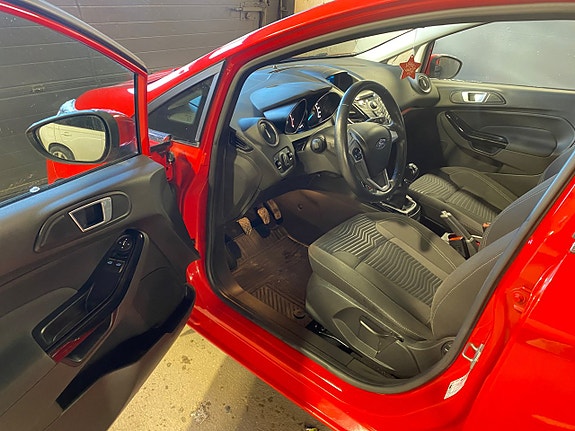 Ford Fiesta 9 of 13