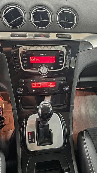 Ford S-MAX 21 of 26