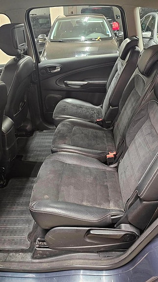 Ford S-MAX 12 of 26