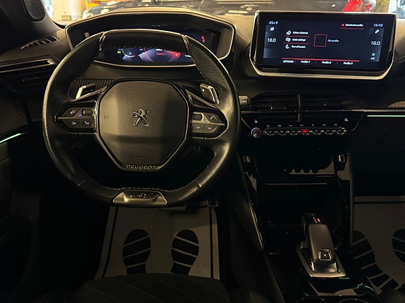 Peugeot 2008 27 of 30