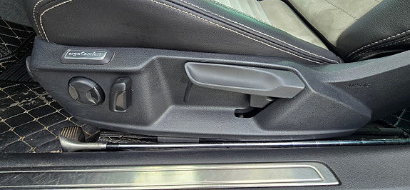 Volkswagen Passat 13 of 19