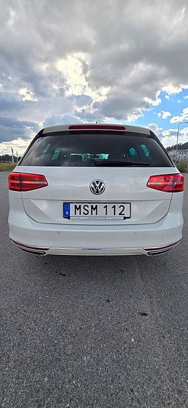Volkswagen Passat 4 of 19