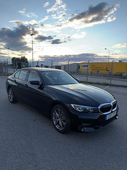 BMW 330e 3 of 6