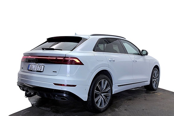 Audi Q8 6 of 30