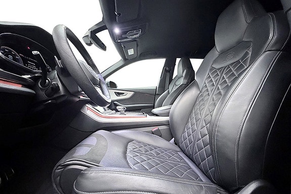 Audi Q8 12 of 30
