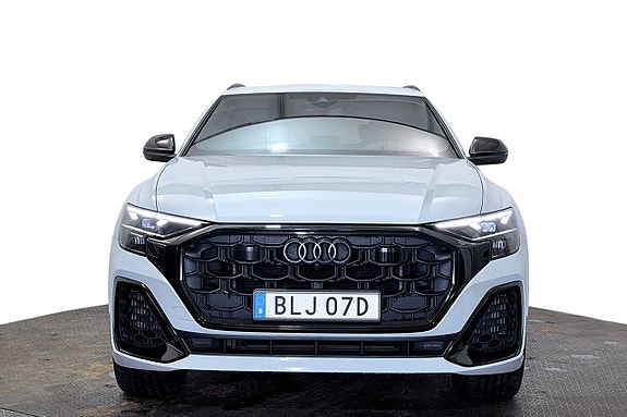 Audi Q8 3 of 30