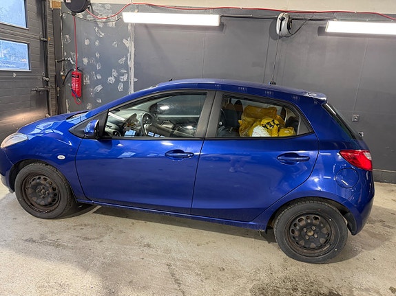 Mazda 2 3 of 9