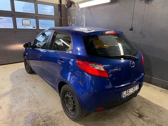 Mazda 2 4 of 9