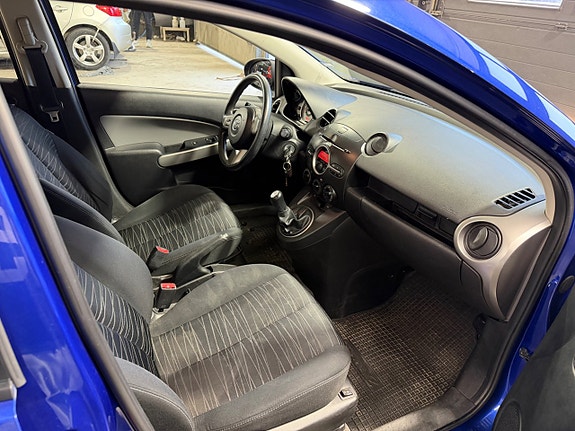 Mazda 2 5 of 9