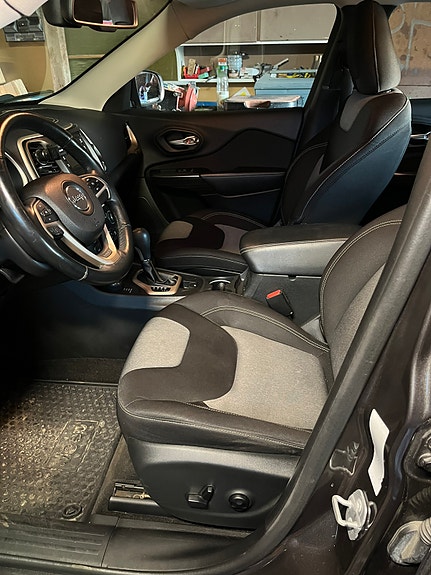 Jeep Cherokee 10 of 13
