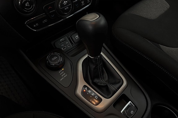 Jeep Cherokee 7 of 13