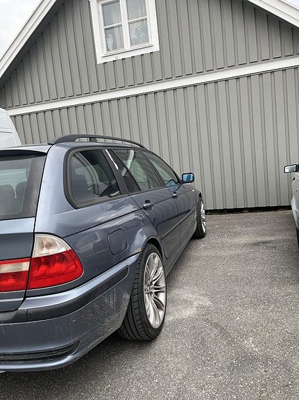 BMW 318i 2 of 6