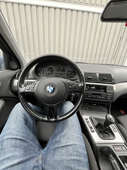 BMW 318i 5 of 6