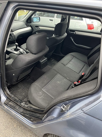 BMW 318i 6 of 6