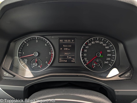 Volkswagen Amarok 23 of 24