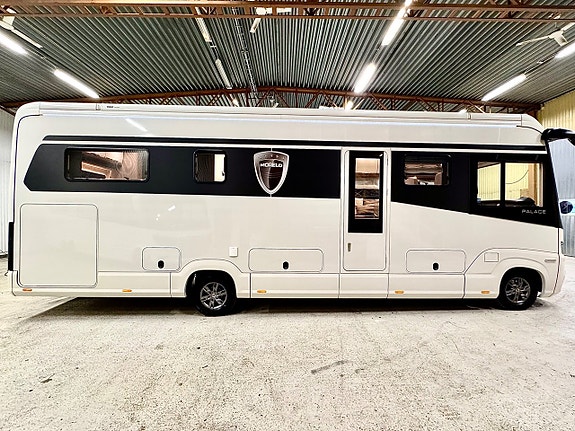 Morelo Palace 93 MB Iveco Dubbelsäng Stödben Solpanel Inverter 3 of 30