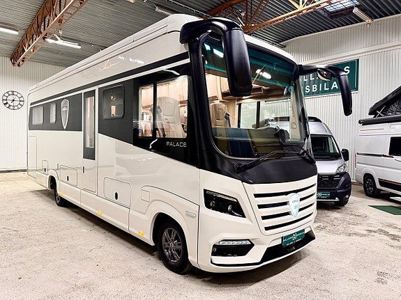 Morelo Palace 93 MB Iveco Dubbelsäng Stödben Solpanel Inverter