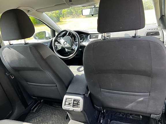 Volkswagen Golf VII 19 of 30