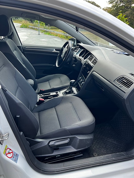 Volkswagen Golf VII 16 of 30