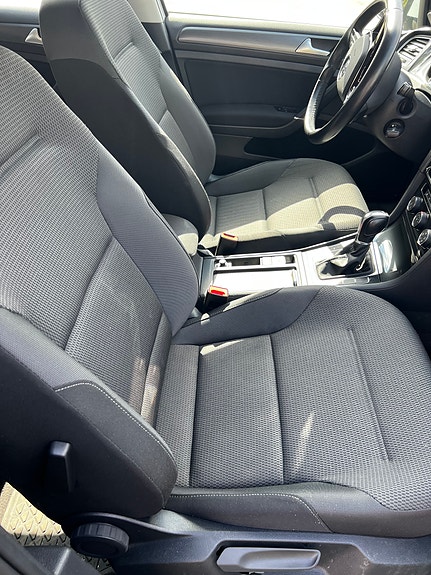 Volkswagen Golf VII 17 of 30