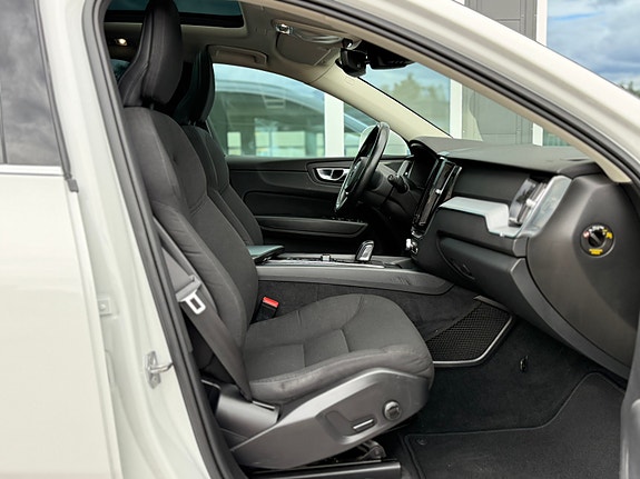 Volvo XC60 24 of 30