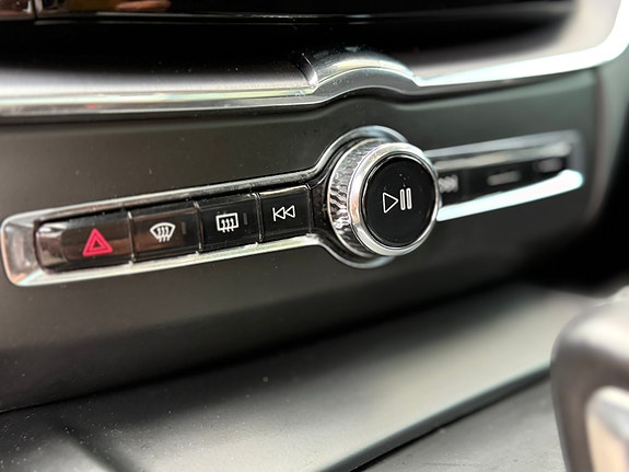 Volvo XC60 13 of 30