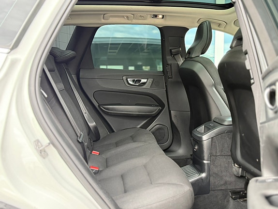 Volvo XC60 25 of 30