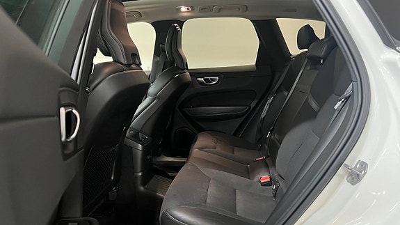 Volvo XC60 11 of 19