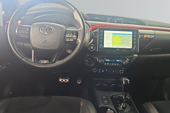 Toyota HiLux 8 of 17