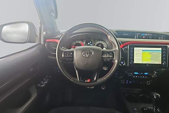 Toyota HiLux 9 of 17