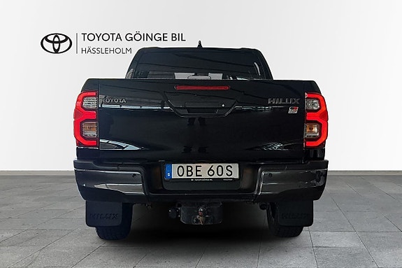 Toyota HiLux 4 of 17