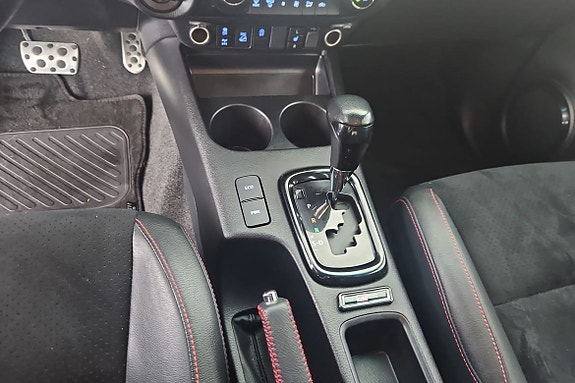 Toyota HiLux 14 of 17